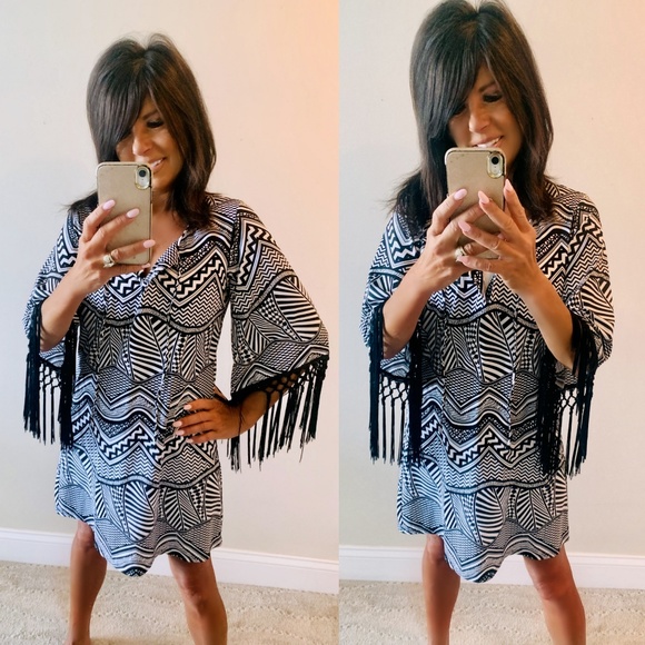 Kenneth Cole Dresses & Skirts - Kenneth Cole Black White Fringe Sleeve Knit Dress